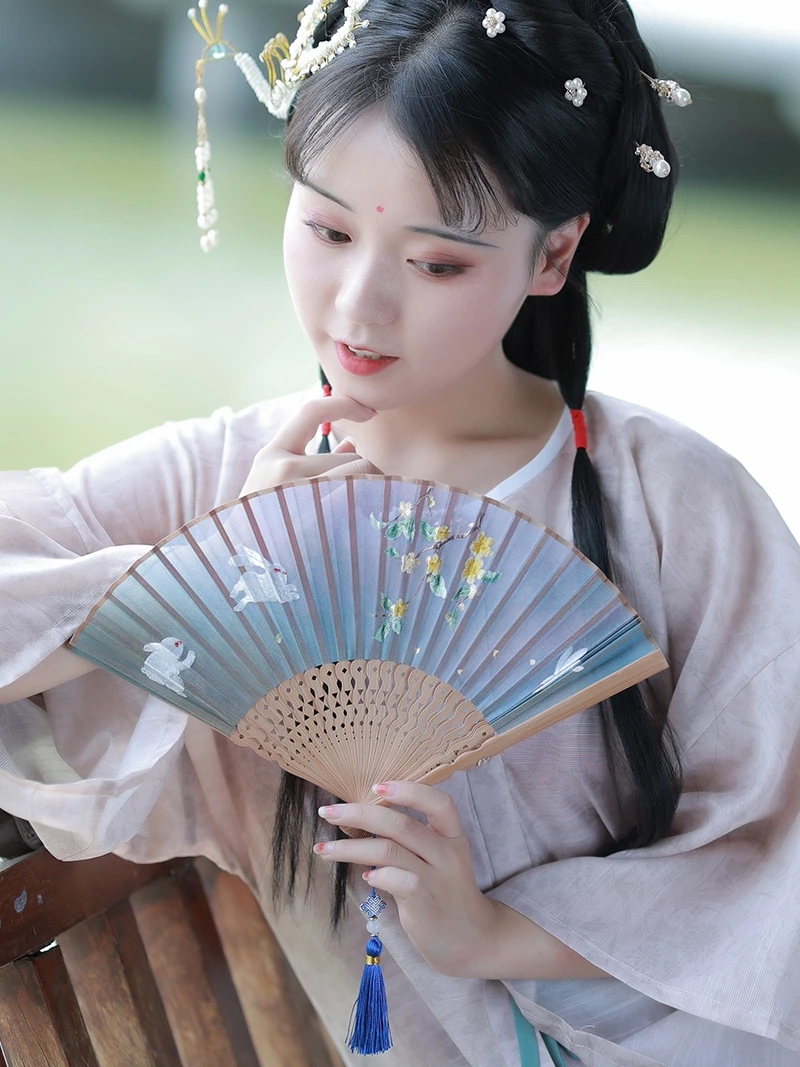 

Chinese Style Lady Silk Bamboo Fan Wedding Fan Daily Folding Fan Exquisite Gift Box for Friends Double-sided Embroidery Craft