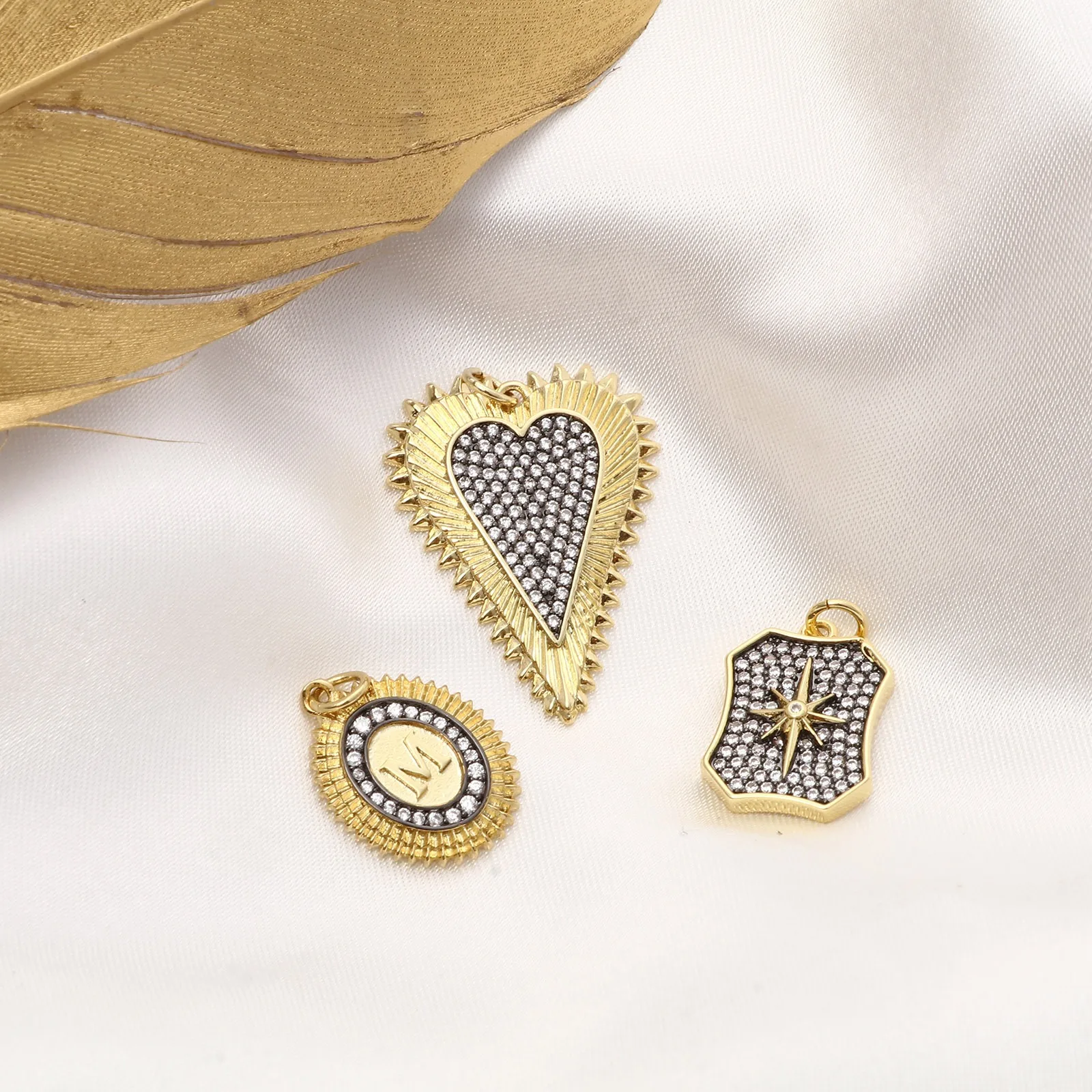 Neue Punk-Stil Kupfer Micro Pave Gold Farbe Anhänger schwarz klar Zirkonia Charms DIY Halskette Frauen Männer Party Schmuck, 1pc – Detail 4