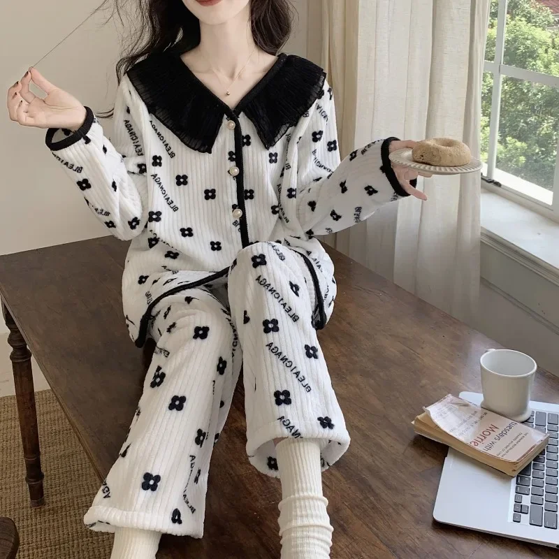 2024 New Ladies Flannel Pajamas Women Autumn Winter Fine Velvet Long-sleeved Sleepwear Cardigan Small Fragrance Homewear Suit new autumn and winter gold velvet pajamas women s long sleeved two piece simple sweet princess lace cardigan comfortable home