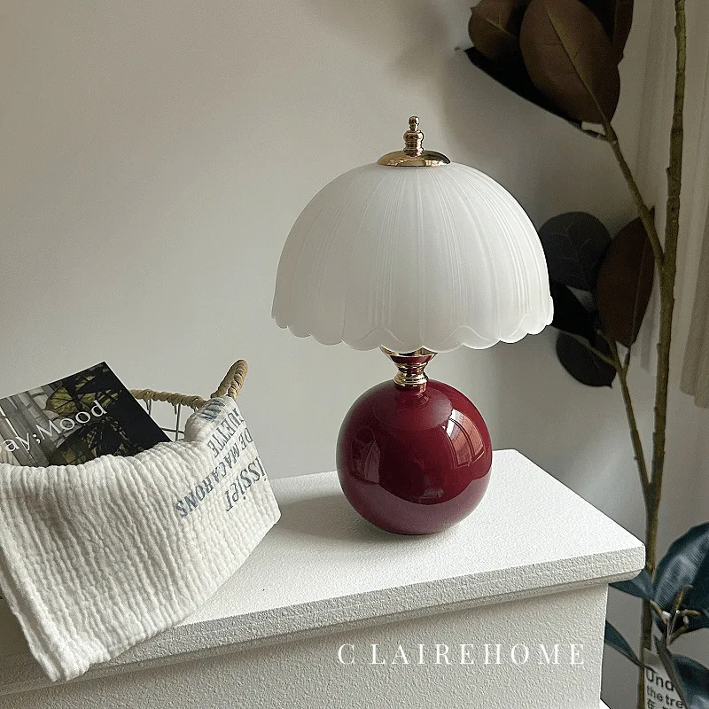 Cream style retro high-grade light luxury table lamp bedroomnew bedside table mushroom atmosphere small night lamp