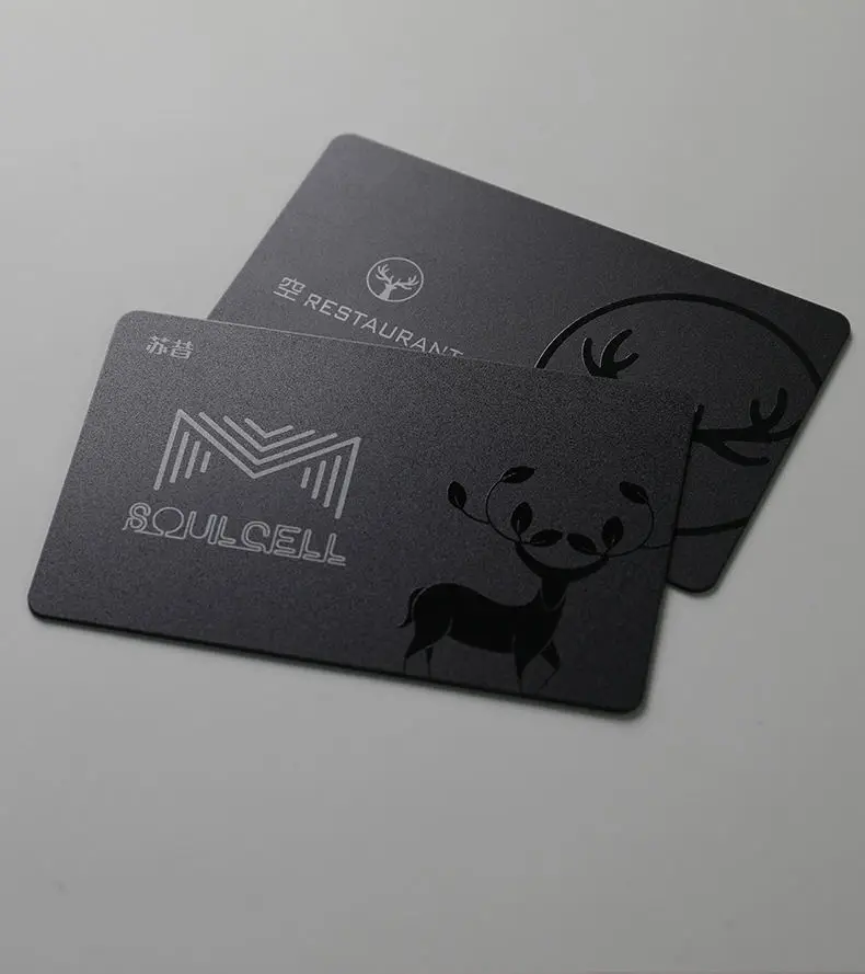 100 Stück 0,76 mm PVC-VIP-Karten, die zwei Seiten matt glänzend drucken, mit QR-Code, Seriennummer, Kunststoffkarten – Detail 5