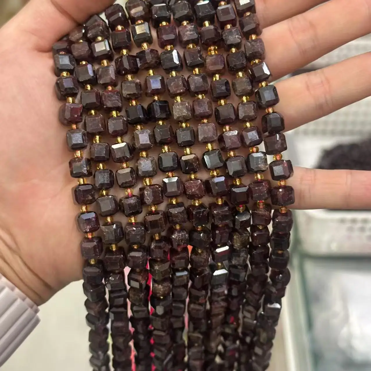 Großhandel mit natürlichen roten Granat-Facettenwürfeln, lose Perlen, Schmuck, handgefertigt, DIY-Armband, Halskette, Zubehör, halbfertig