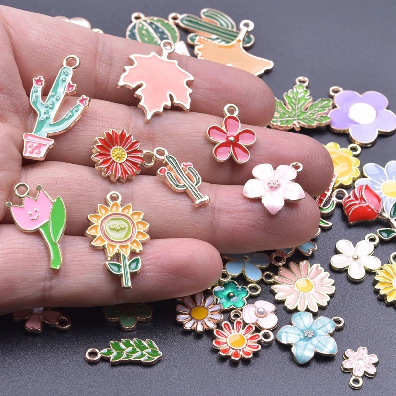 Random Mix 10/30/50PCS Colorful Enamel Charm Daisy Flower