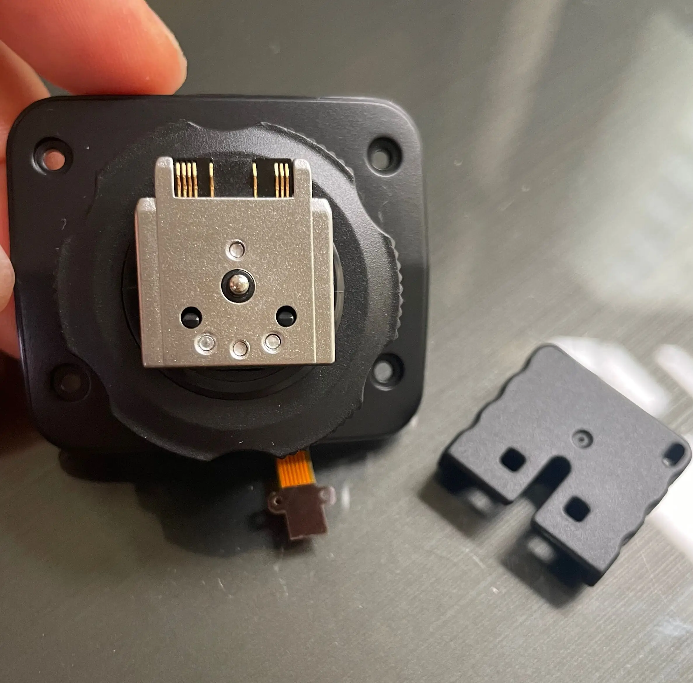 New Godox Hot Shoe mounting foot for Godox V860IIS V860II S V860-S V860S Iconic Brand Version Flash Speedlite repair fix parts Wholesale
