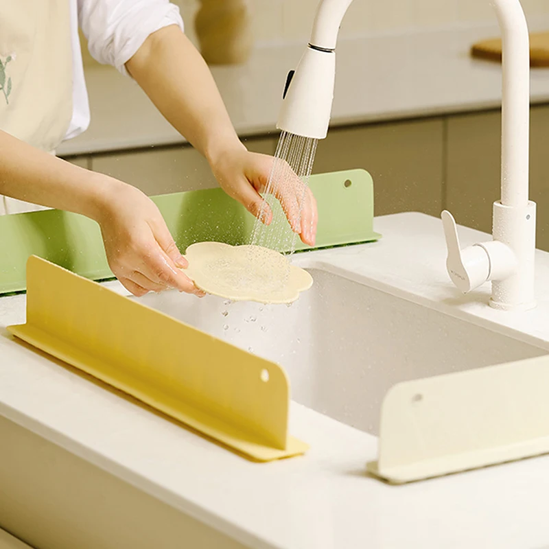 Sink Splashproof Pad Sink Splash Guard NEW Strong Suction Cup Splash Guard Water Sink Flap Block Silicone Household Kitchen Water Barrier Oil-Proof
