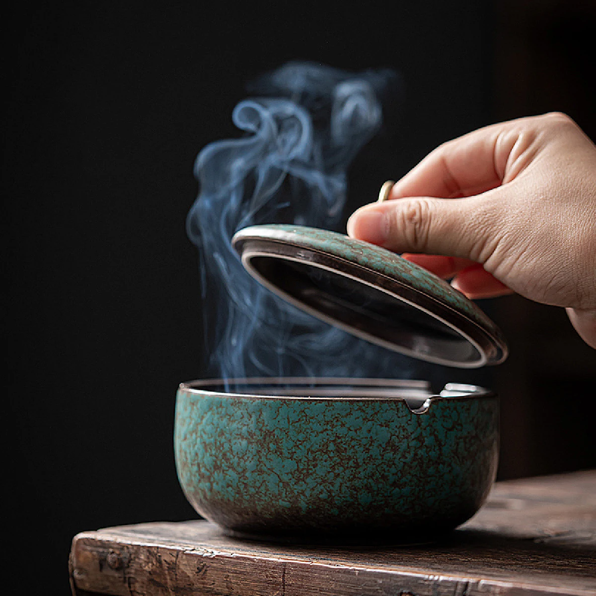 Creative covered ashtray, retro personalized ceramic ashtray, home living room office windproof extinguishing ashtray 4