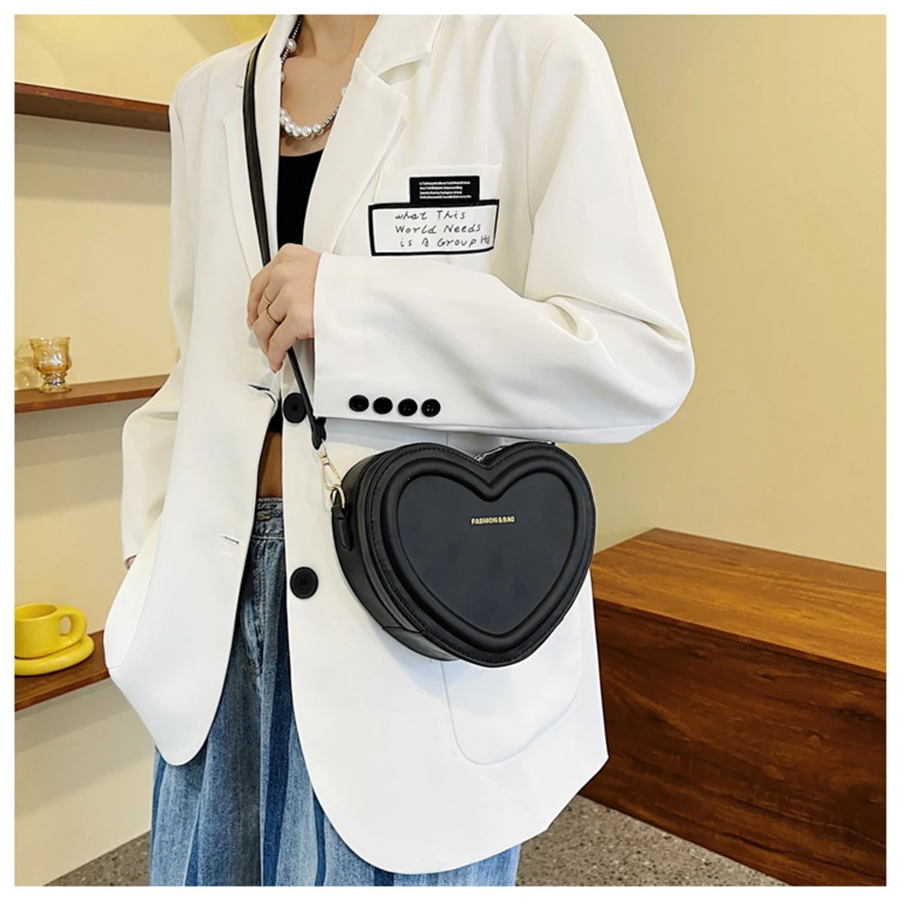 thumbnail image 1 of Gran oferta de bolsos cruzados con forma de corazón para mujer, bolsos de hombro de piel sintética sólida, bolsos de moda, 1 of 5