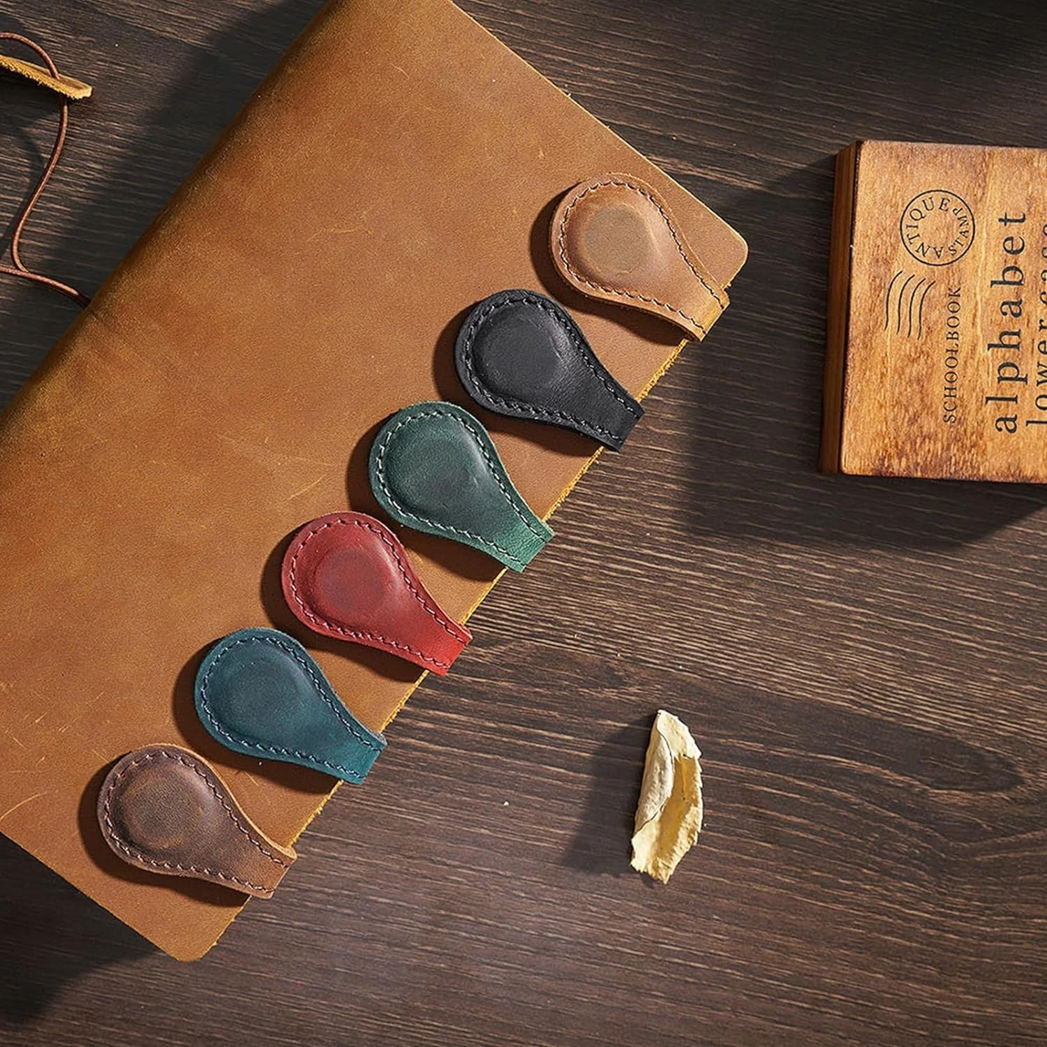 Bookmark, Faux Leather Bookmark Vintage Book Mark Double-Sided Page Markers Leather Page Clip Buckles Reading Gift for Men Wome