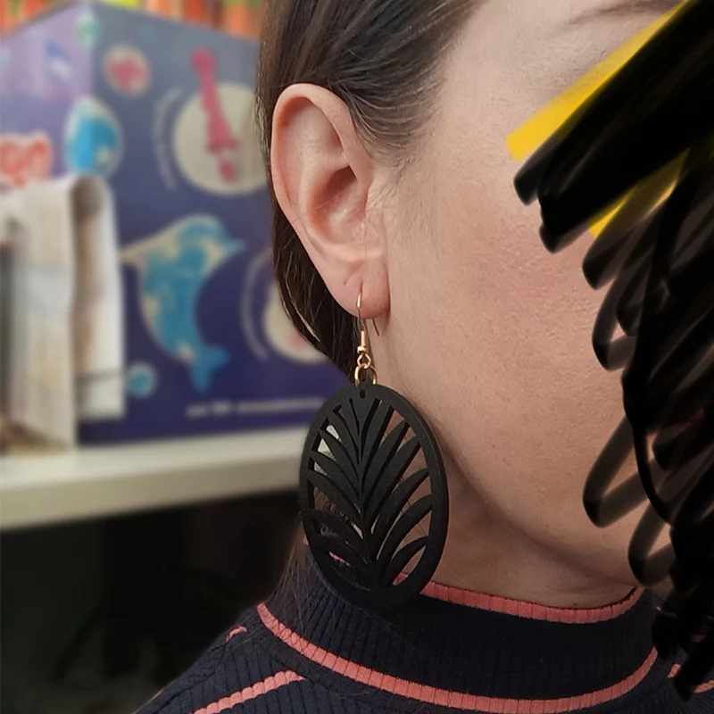 Женские деревянные серьги в виде ветки дерева