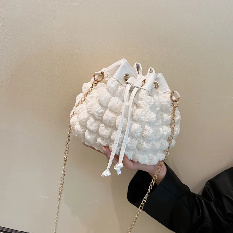 Рисунок 2 - Женская плиссированная сумка-мешок через плечо