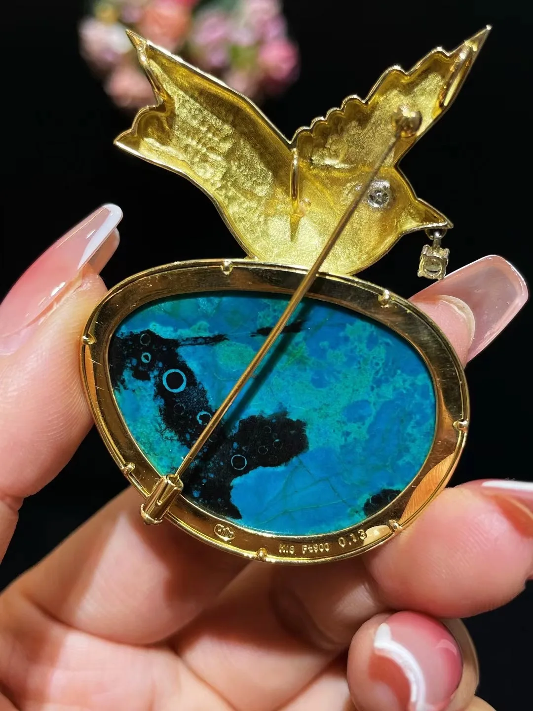 Рисунок 4 - Брошь в виде птицы из натурального малахита