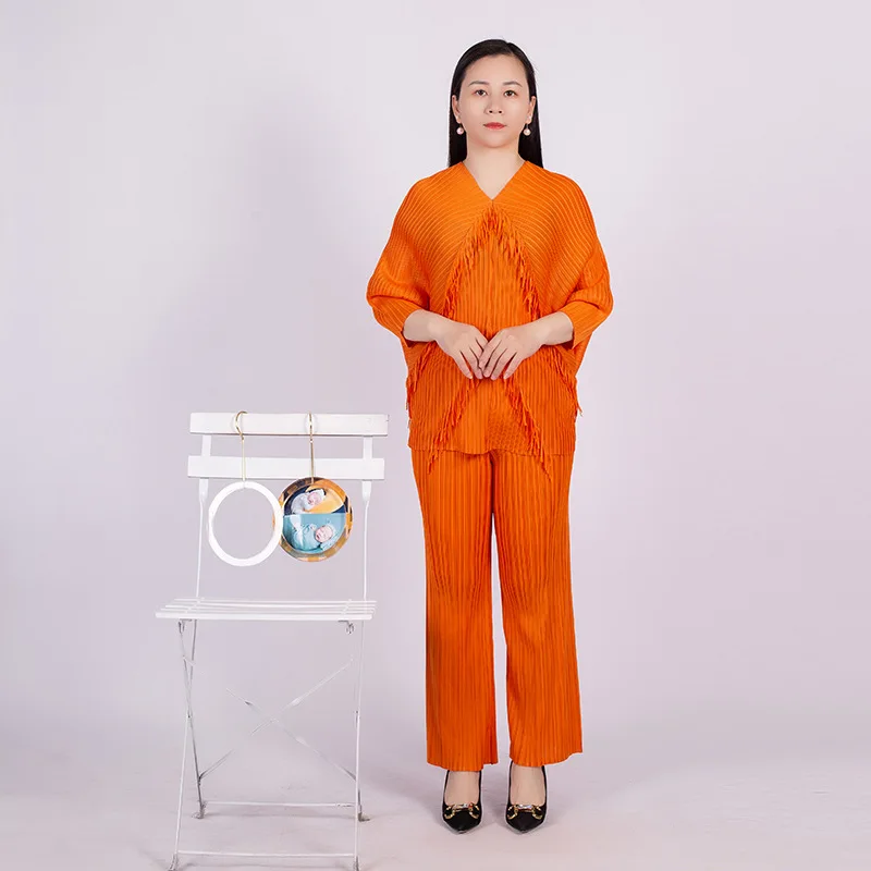 

2023 spring new solid color V-neck bat sleeve temperament loose top pleat suit