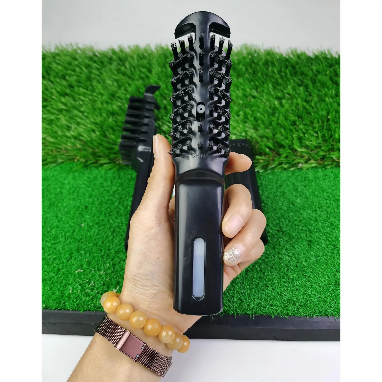 Portable Golf Club Groove Cleaning Brush with Water Spray Tube Nylon Bristles for Golf Ball Washer and Iron Sharpener