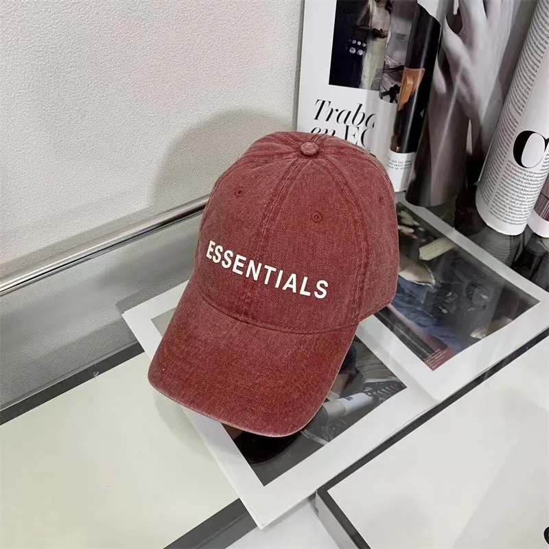 Рисунок 4 - Старые бейсболки для женщин и мужчин