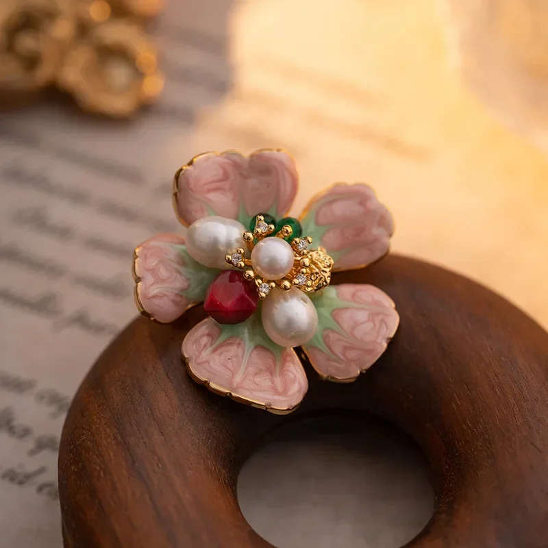 

Light luxury vintage natural pearl flower brooches for women