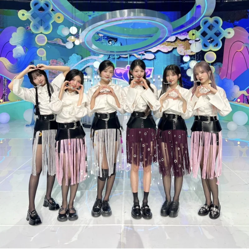

Женские сценические костюмы Kpop группы, белые топы, черные шорты, танцевальные костюмы для концертов, женская одежда для ночного клуба, одежда для выступлений на сцене