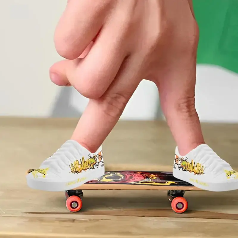 

Finger Shoes Mini Fingerboard Scooter Shoes Set Portable Skateboard With Pants And Shoes Clothes Kit Finger Toy Party favor