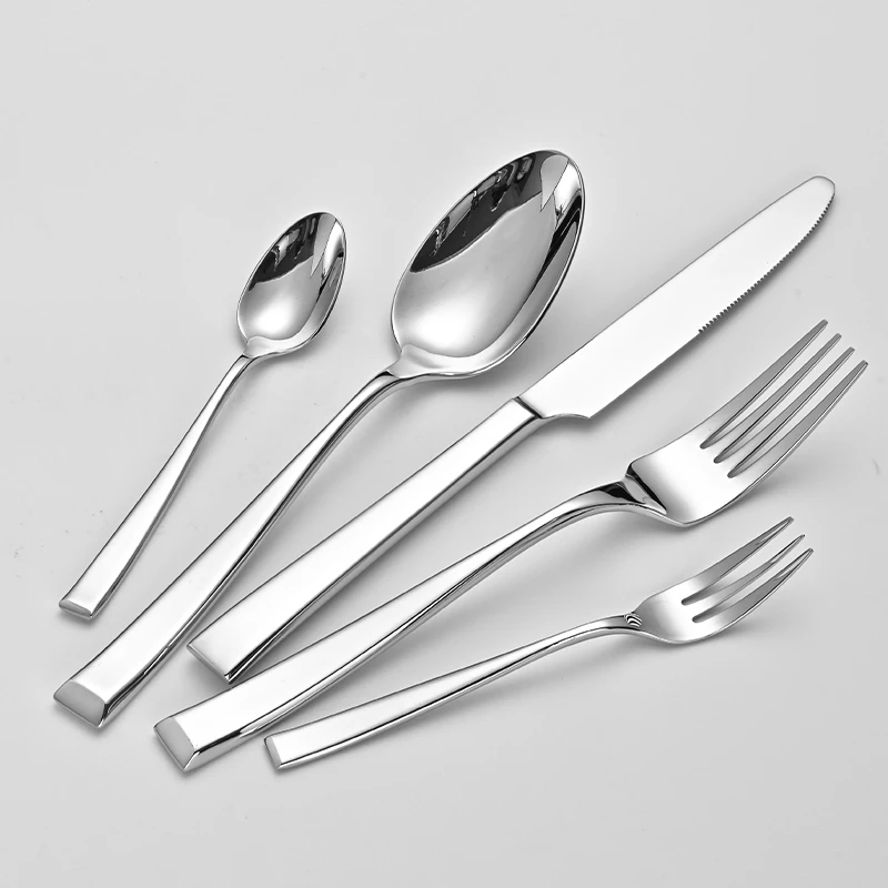 Set di posate inclinate in acciaio inossidabile, set di posate portatili da viaggio, cucchiaio, forchetta, coltello, set di stoviglie riutilizzabili per il campeggio all'aperto - immagine 6