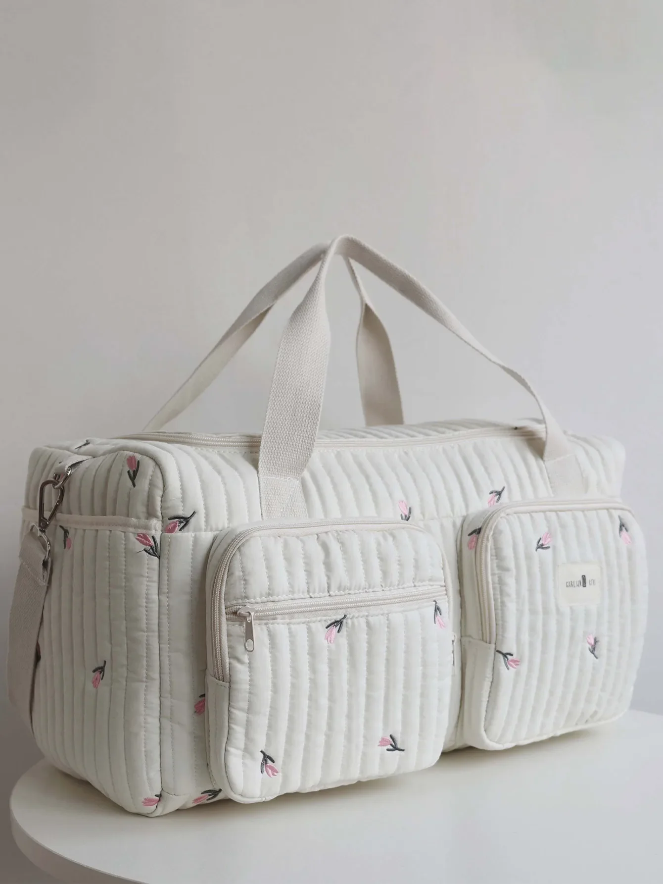 Bolsa de fraldas Quilted Tulip Mommy de grande capacidade com estampa de urso e alça de ombro versátil para cuidados com a mãe e o bebê._voghion.com