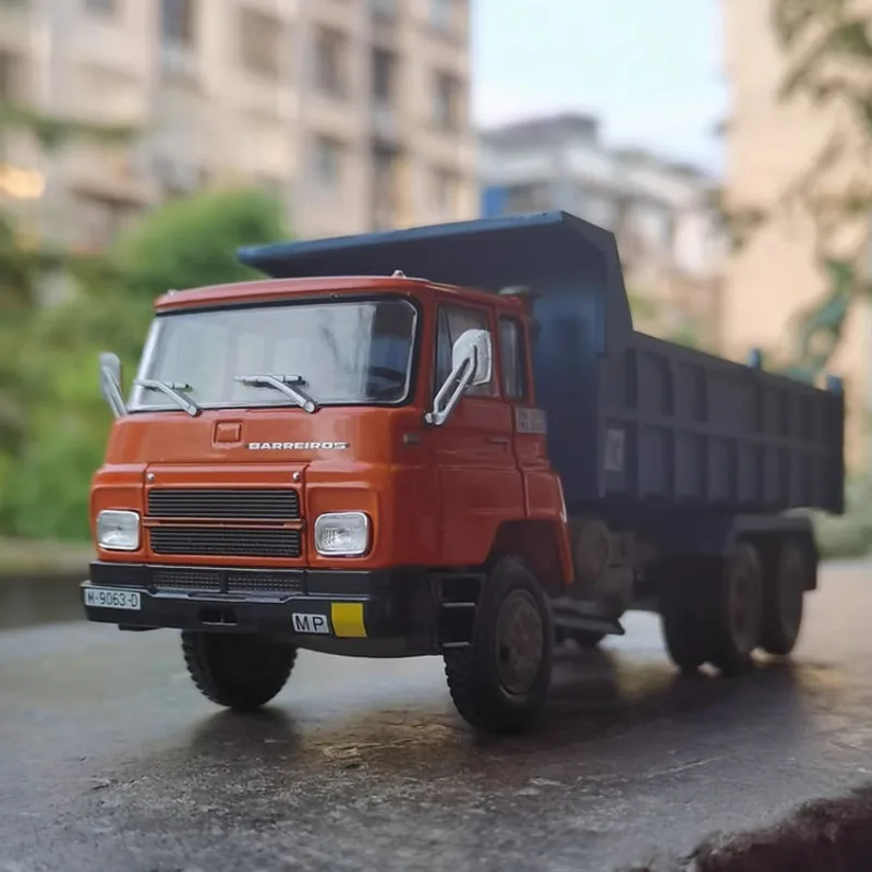 شاحنة قلابة