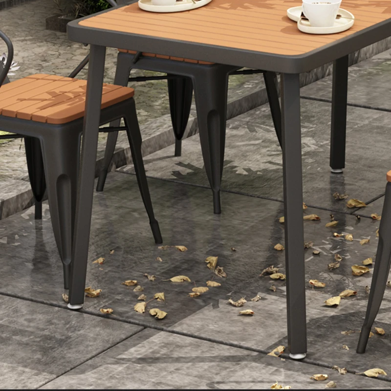 Рисунок 6 - Квадратный деревянный стул