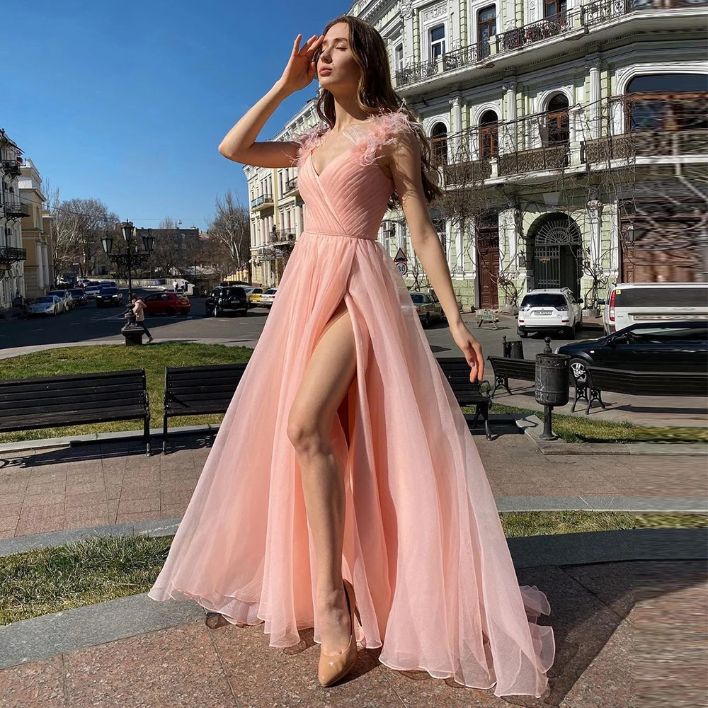 

Xijun Elegant Pink Feathers Evening Dresses V-Neck Sleeveless High Side Split A-Line Pleat Ruched Prom Dress Wedding Party Gowns