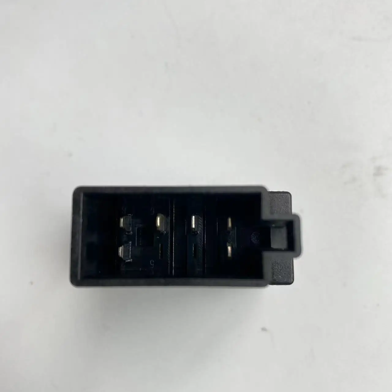 Lift shaft lifting switch 812W25503-6050 For CNHTC SINOTRUK SITRAK C7H Truck Parts push button switch