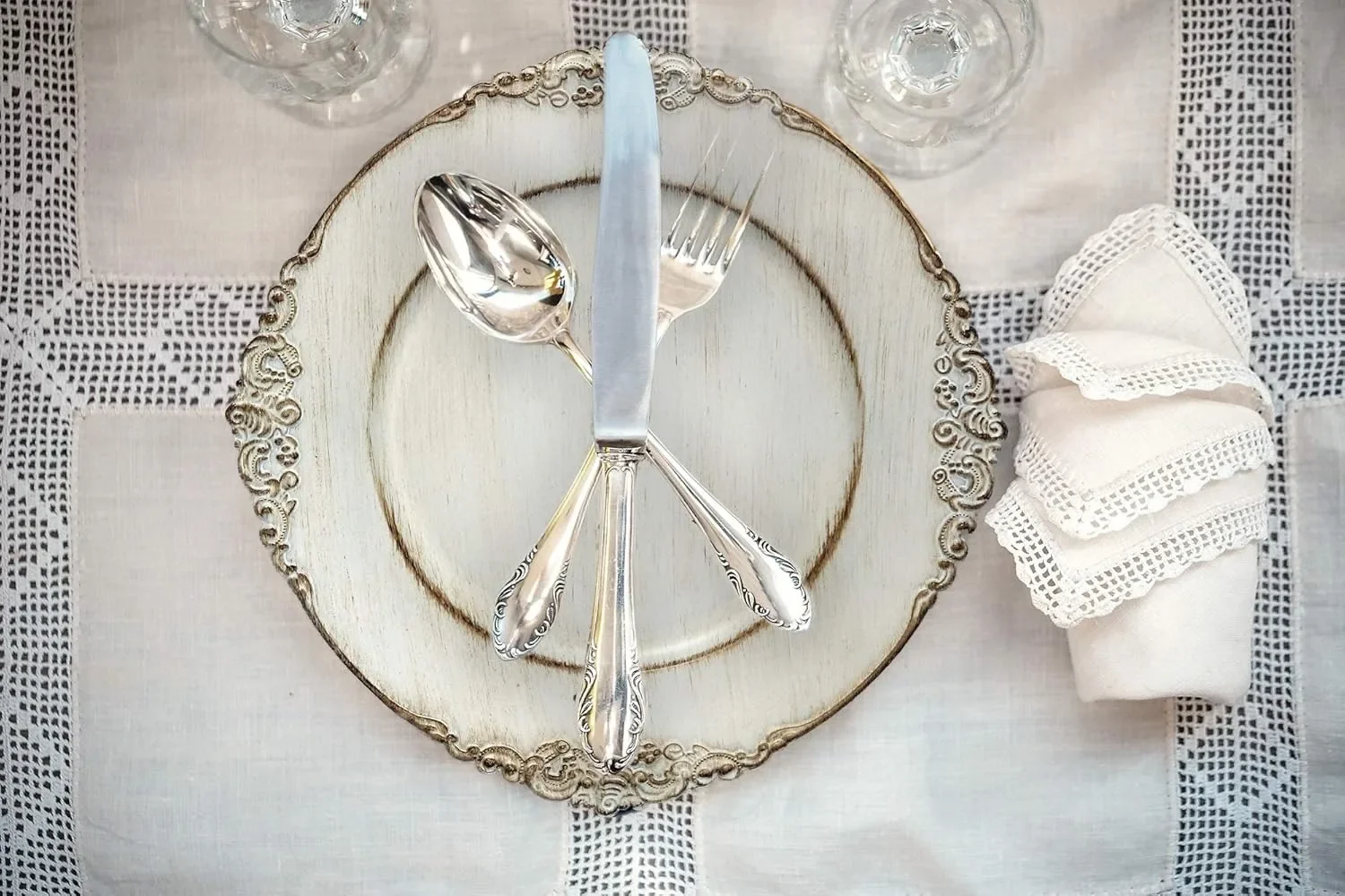 24-Piece 13-inch Royal Antiqued White Round Vintage Dinner Charger For Plates, Wedding Reception Chargers Plate Chargers