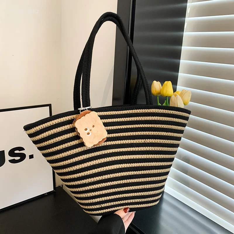 Women's Underarm Bag is Fashionable Casual and Versatile with Simple Commuting Stripes Woven Into A New Large Capacity