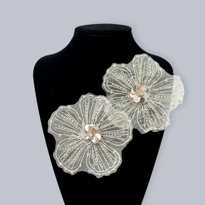 

Lace Embroidered Patch Artistic Retro Sequin Flower Cloth Sticker for Clothing Dress DIY Decorative Applique Wedding Accessories