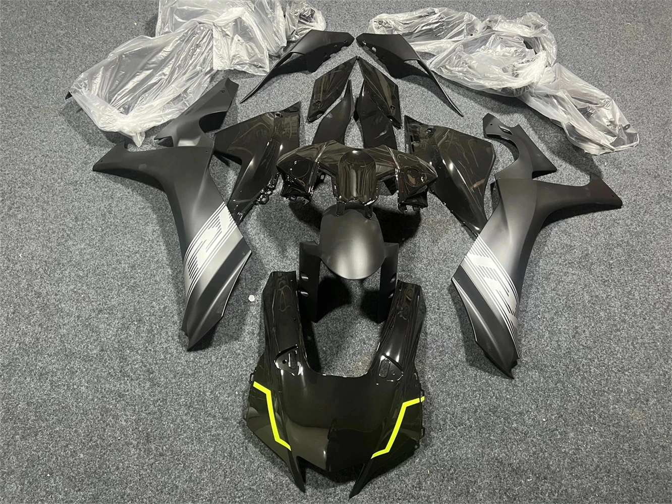 

Motorcycle Fairing Kit Suitable for Yamaha R1 20-22 Years YZF1000 2020 2021 2022 Fairing Fluorescent Glossy black Matte black