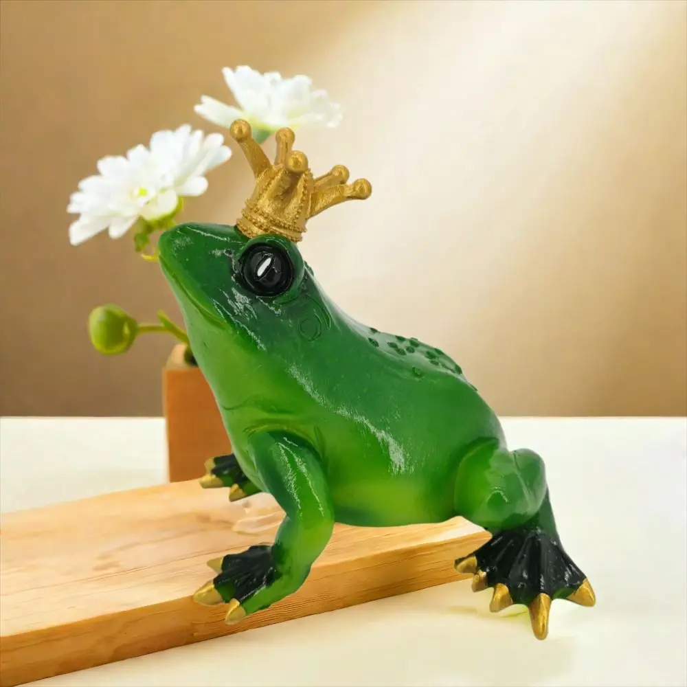 Garden Ornament Wearing Crown Miniature Frog Statues Handmade Resin Material Frog Figurines Cute Frog Ornament Indoor Outdoor