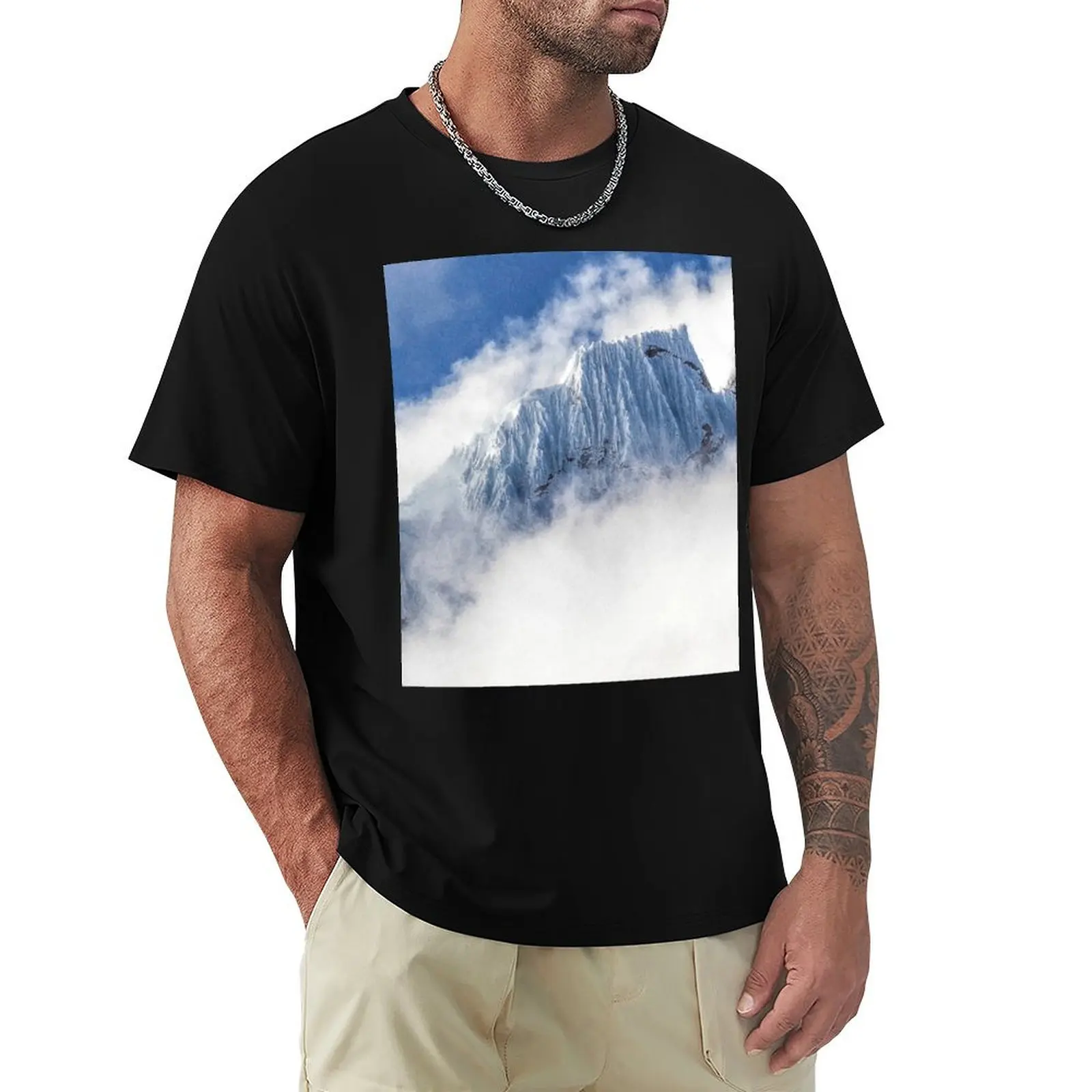 Горный ледник, покрытый снегом, покрытая снегом Гора, горный альппач, Австрия, натуральный аромат в зимней футболке