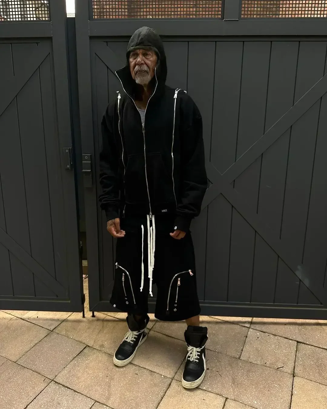 Black zippered double-sleeved shorts suit hooded sweatshirt