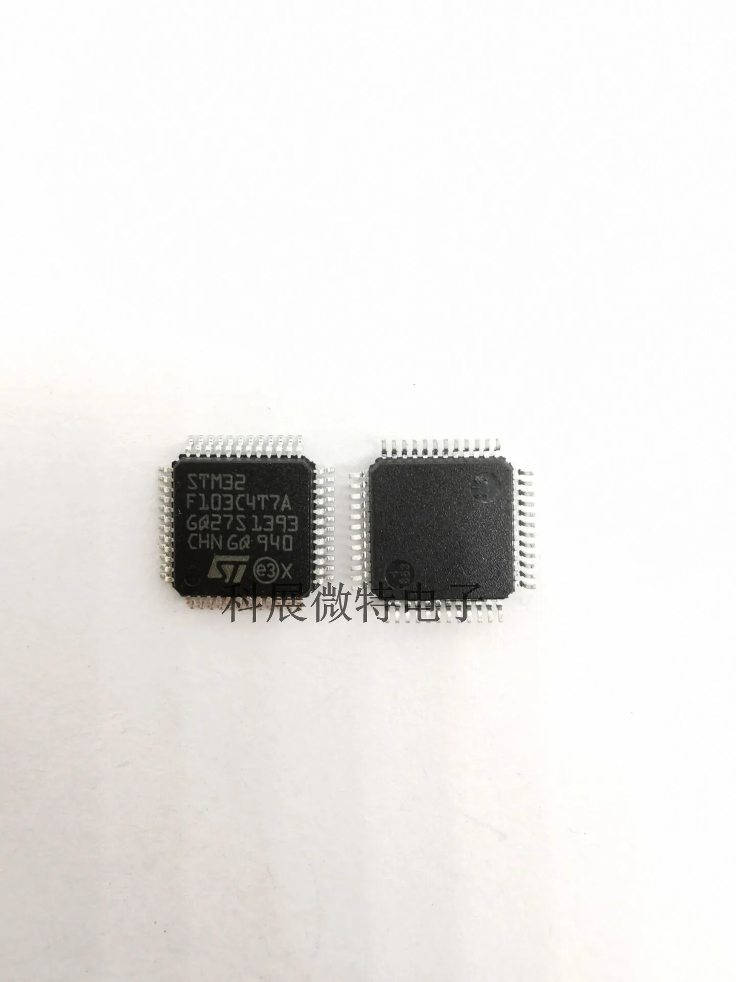 

Оригинальный Новый встроенный чип STM32F103C4T7A 32F103C4T7 QFP-48