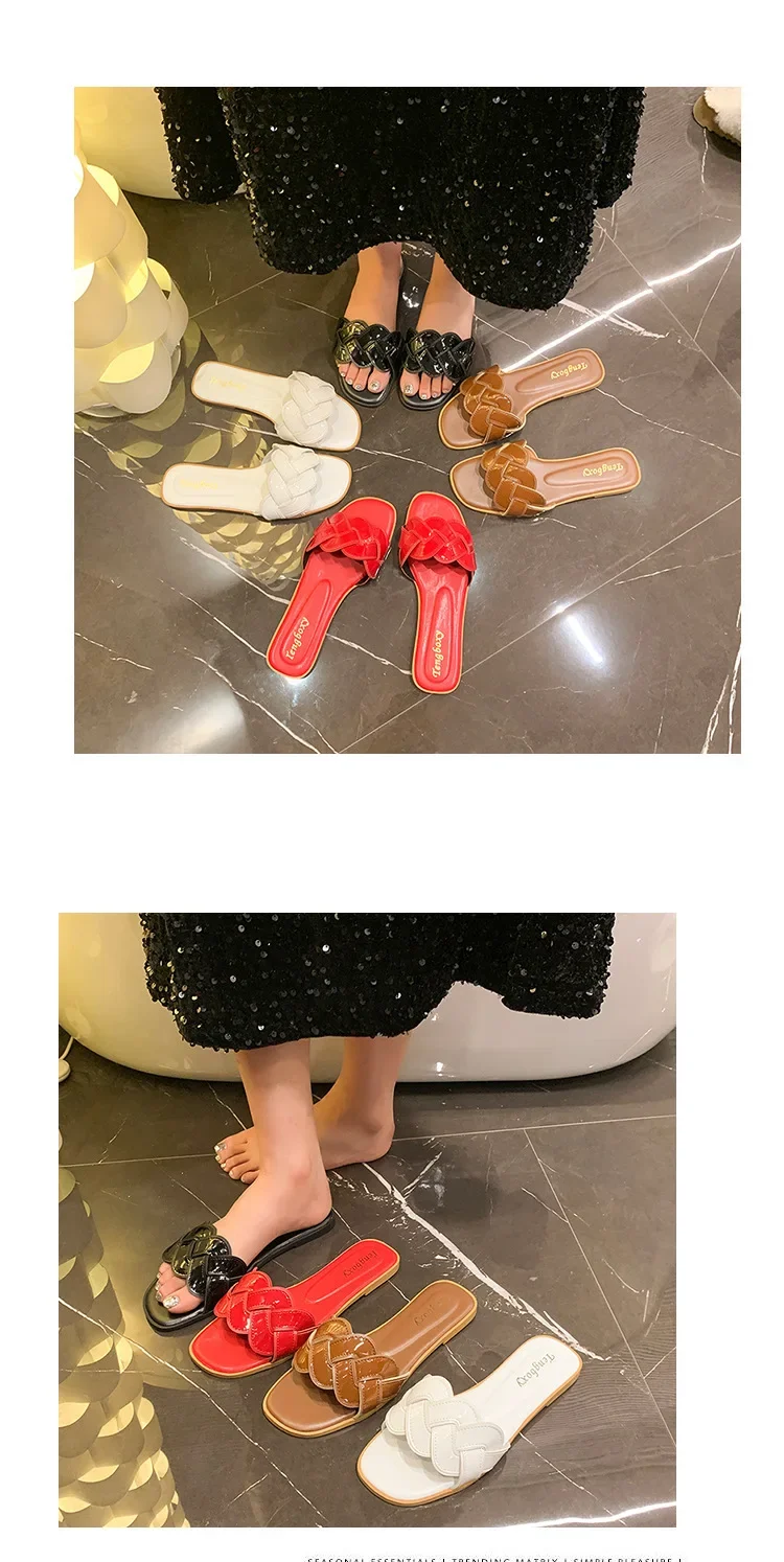 صيف 2025 جديد المرأة النعال الصيف ساحة تو حذاء مسطح المرأة نسخة واسعة النعال الصنادل في الهواء الطلق اليومية حذاء كاجوال