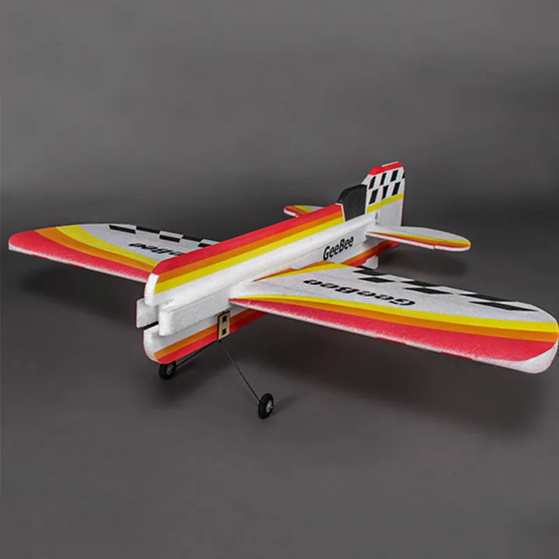 Pièces du kit d'assemblage DIY pour pilotes adultes : avion RC Gibby 3D 1000mm EPP KIT déballé avec composants.
