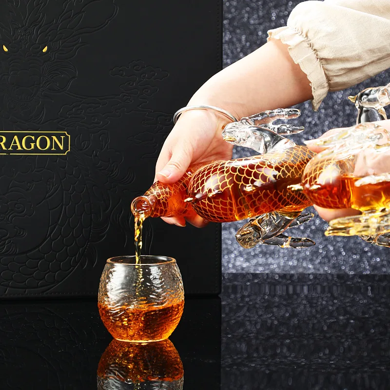 ガラスのアルコールボトルの形をしたドラゴンのアルコールボトル,中国