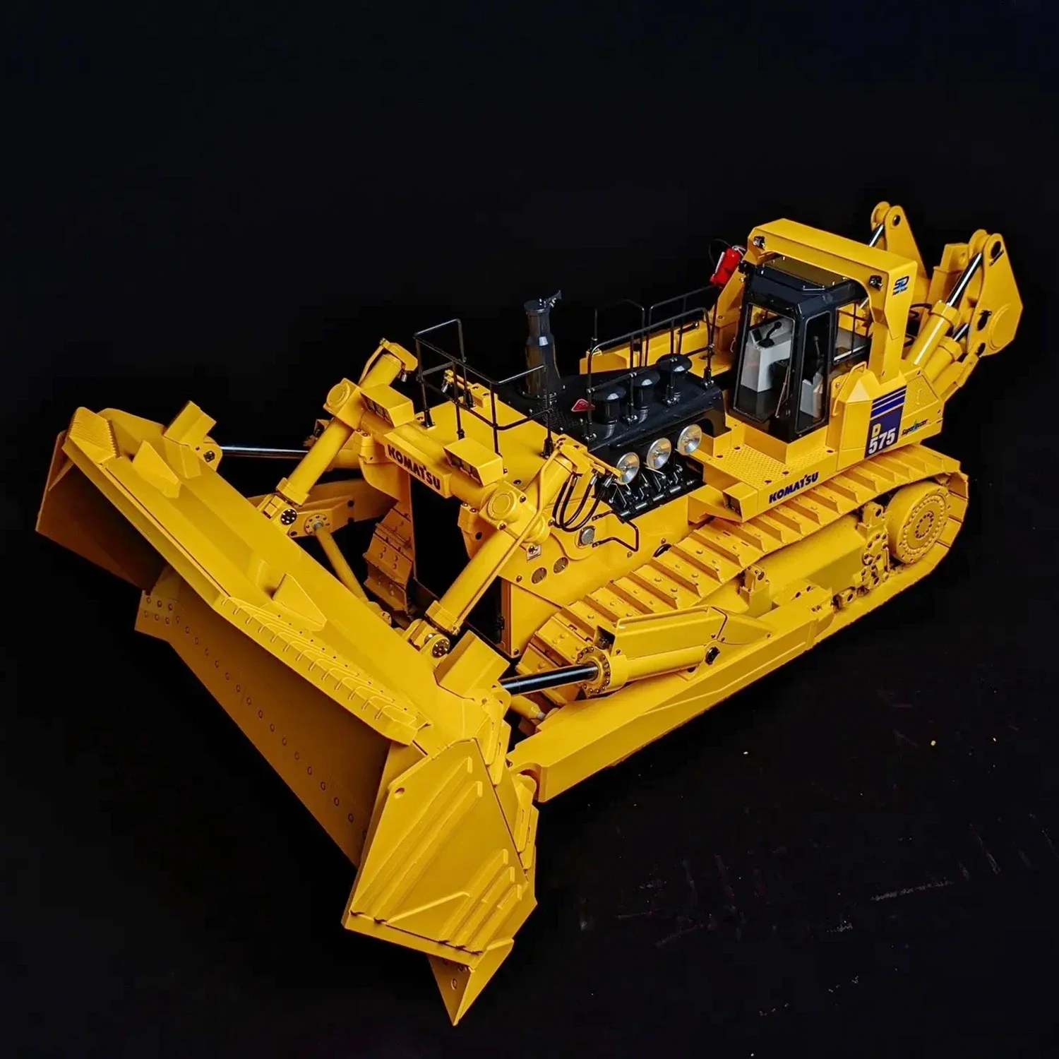 RC Bulldozer 1/14 JDM 575 RC Bulldozer Metal Model Heavy Engineering Vehicle PL18 LITE Radio Control with Light and Sound RC Car 6