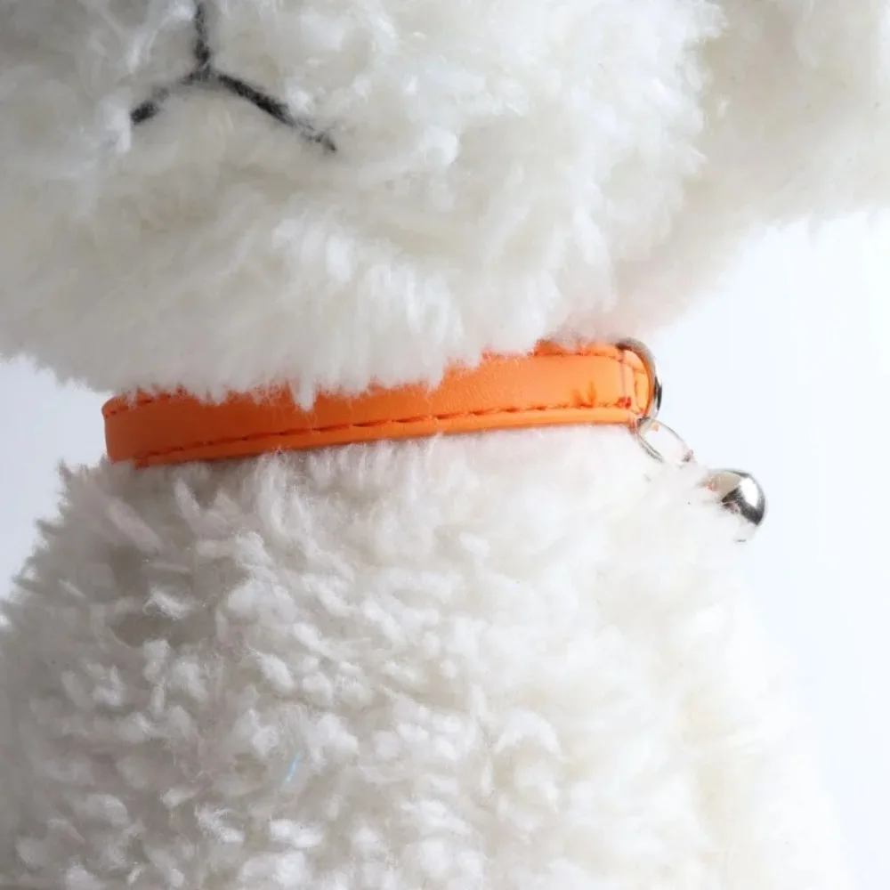Kleines Katzenhalsband, elastisches Gurtband, Macaron-Farbe, Haustierhalsband mit Glöckchen, verstellbares PU-Lederhalsband für Welpen und Katzen – Detail 3