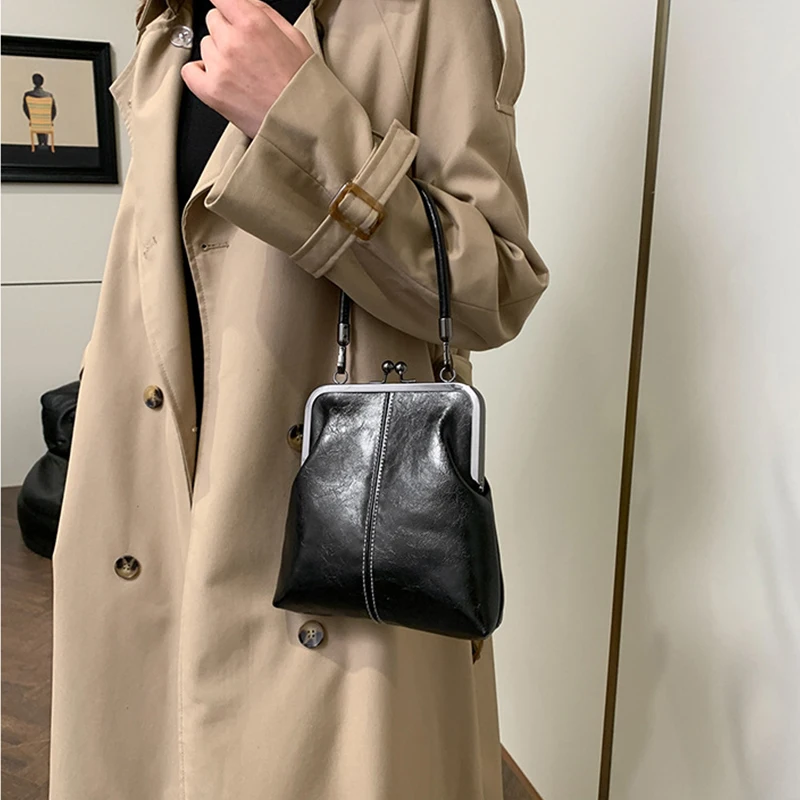 Large Capacity Vintage Women's Handbag Elegant Kiss Lock Shoulder Bag PU Leather Retro Chinese Style Crossbody Bag Solid Color