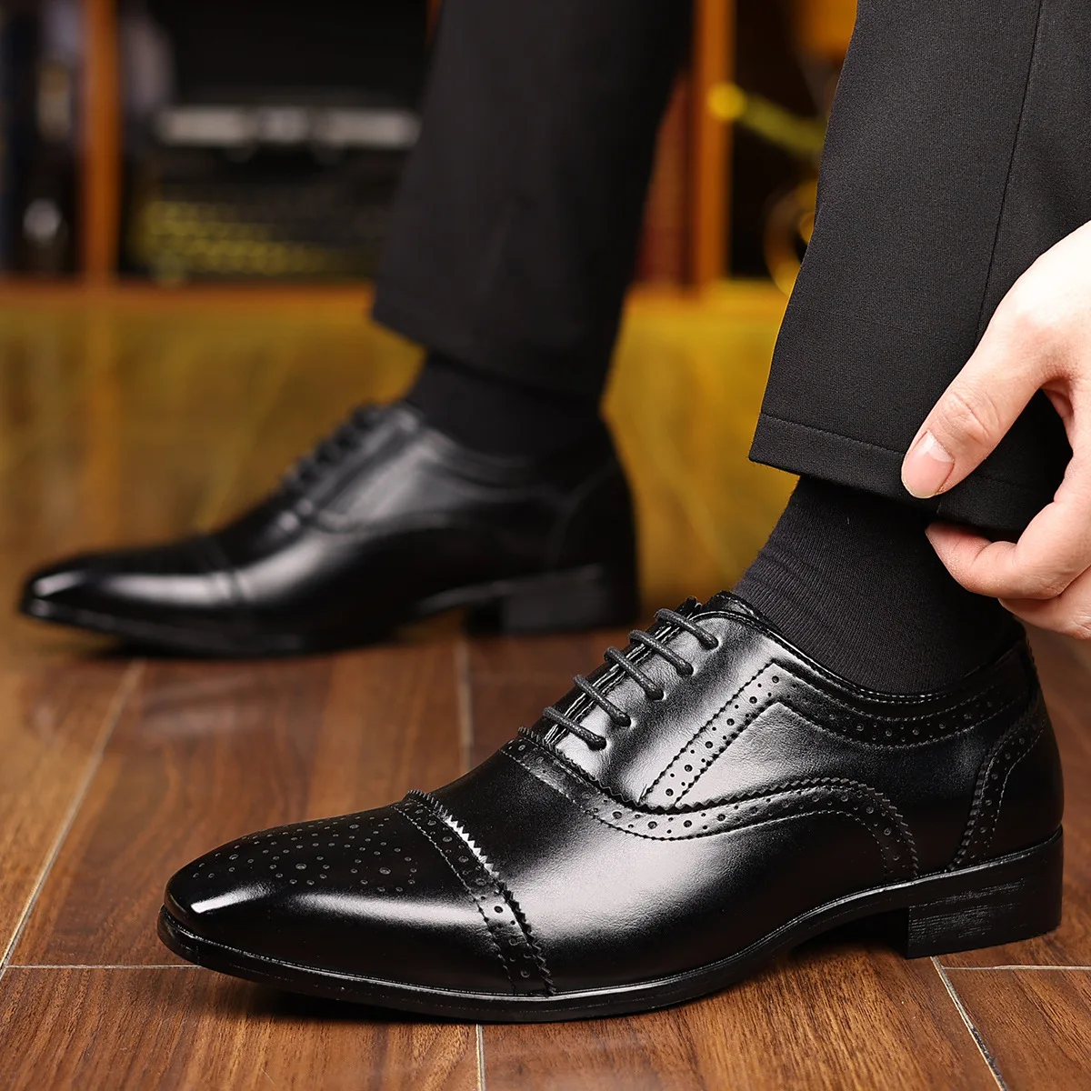 Big Size New Designer Brogue Shoes for Men Spring Autumn Fashion Casual Leather Shoes Carved British Dress Men's Shoe 2