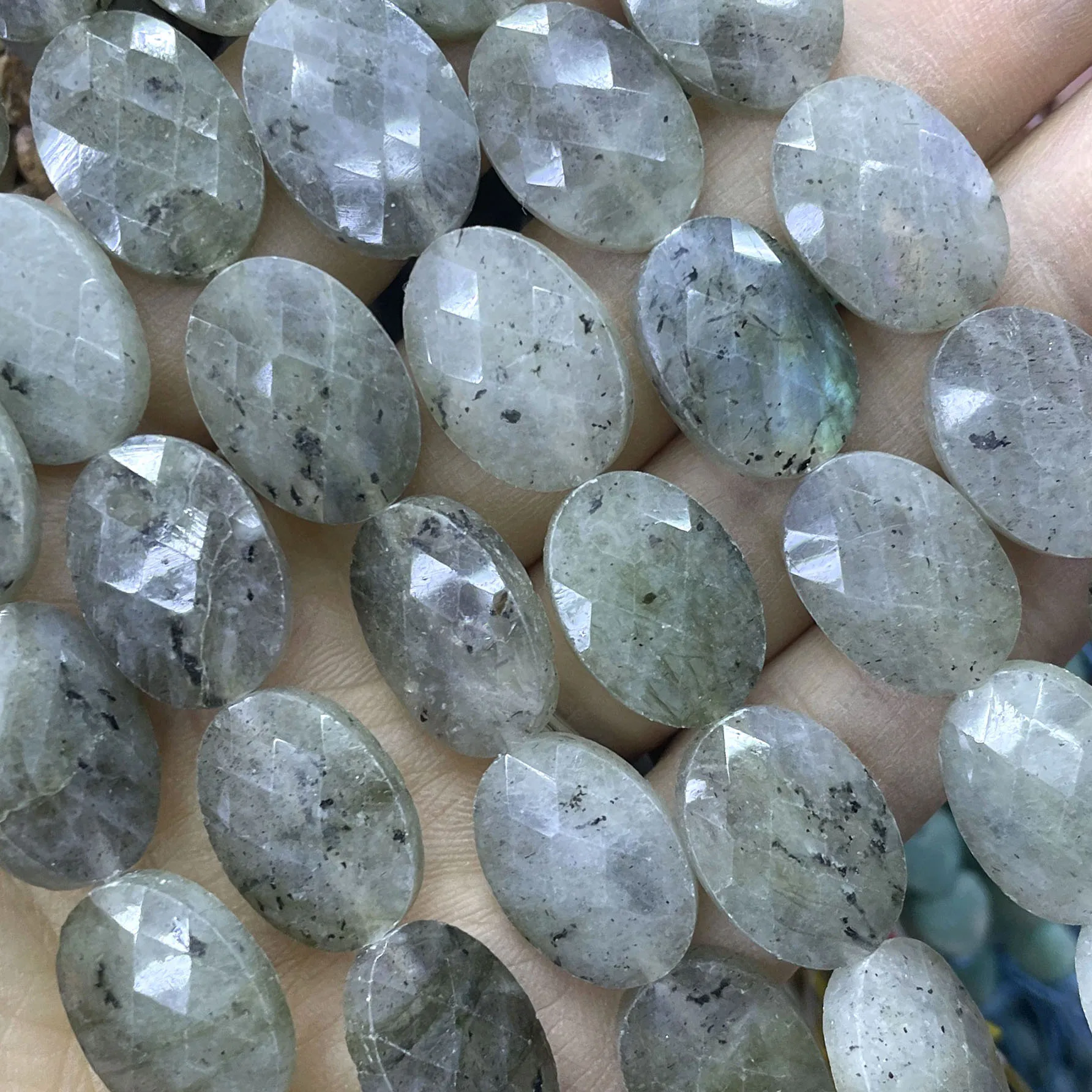 13 x 18 mm facettierte Naturstein-Abstandsperlen in ovaler Form aus Quarz-Aventurin zum Selbermachen für die Schmuckherstellung von Armbändern und Halsketten – Detail 17