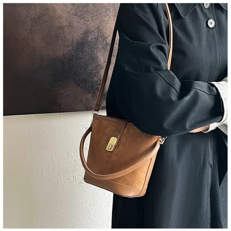 

Large Capacity Fashion Crossbody Bag Women's Handbag New Versatile Female Shoulder Bag Simple Bucket Luxury Brand Shoulder Bag