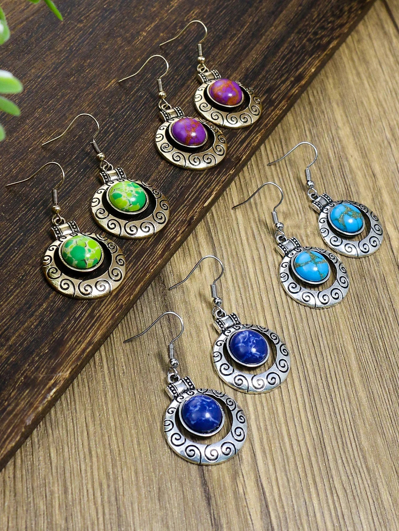 Pendant Earrings Ethnic style colored stone pendant earrings are suitable for women with cracks and are widely used as holiday gifts
