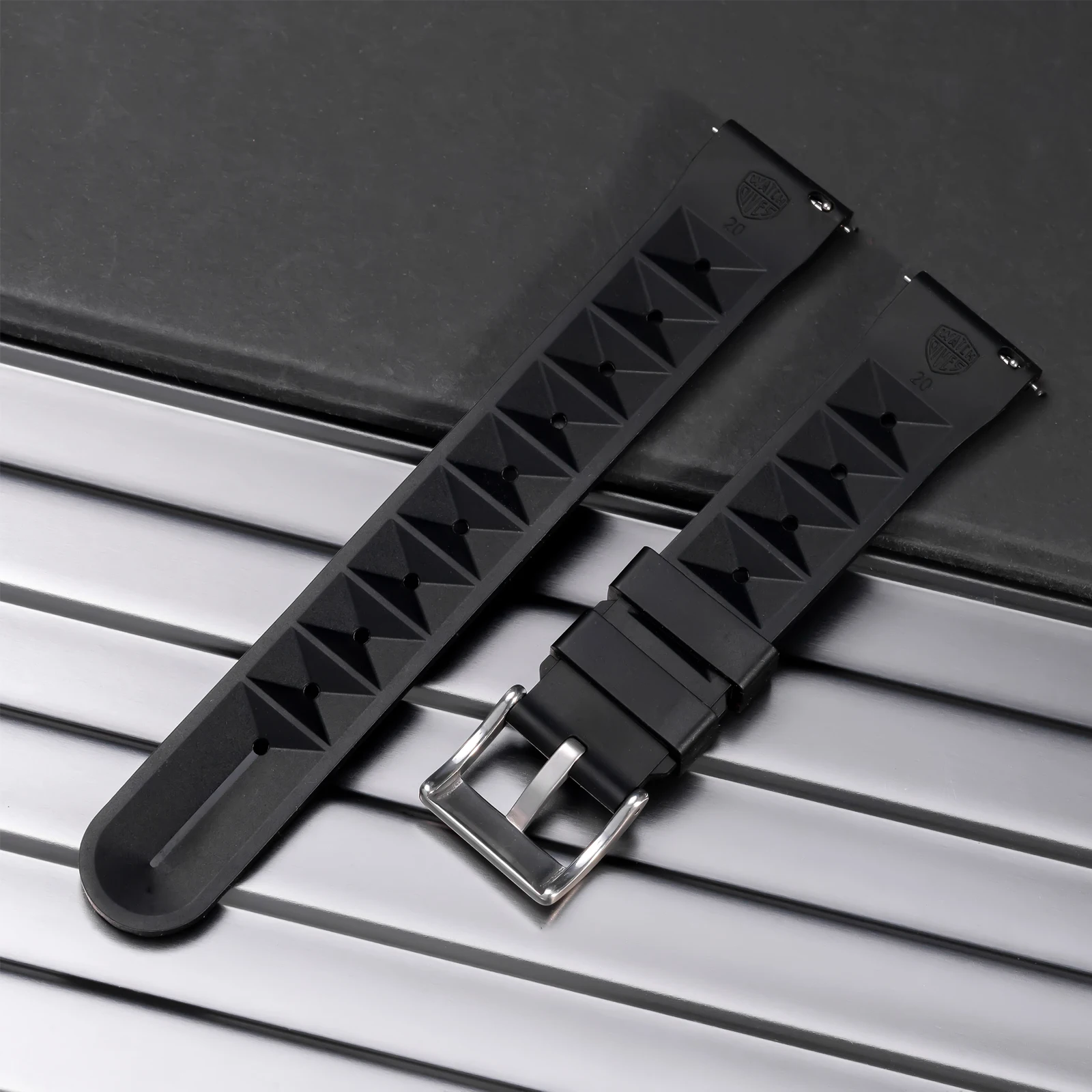Universal Soft Rubber Waffle Sports Watch Band - 22mm Waterproof Strap