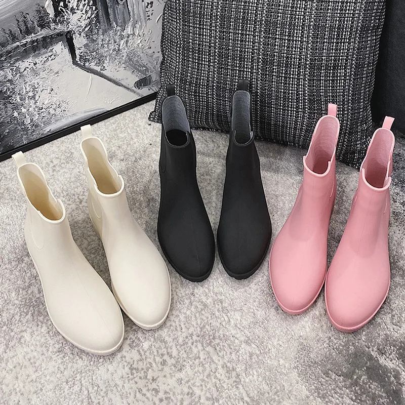 Women's Overshoes Thickened Velvet Warm Water Shoes Short Tube Rain Boots Women's Fashion Style Outerwear Non-slip Rubber Shoes