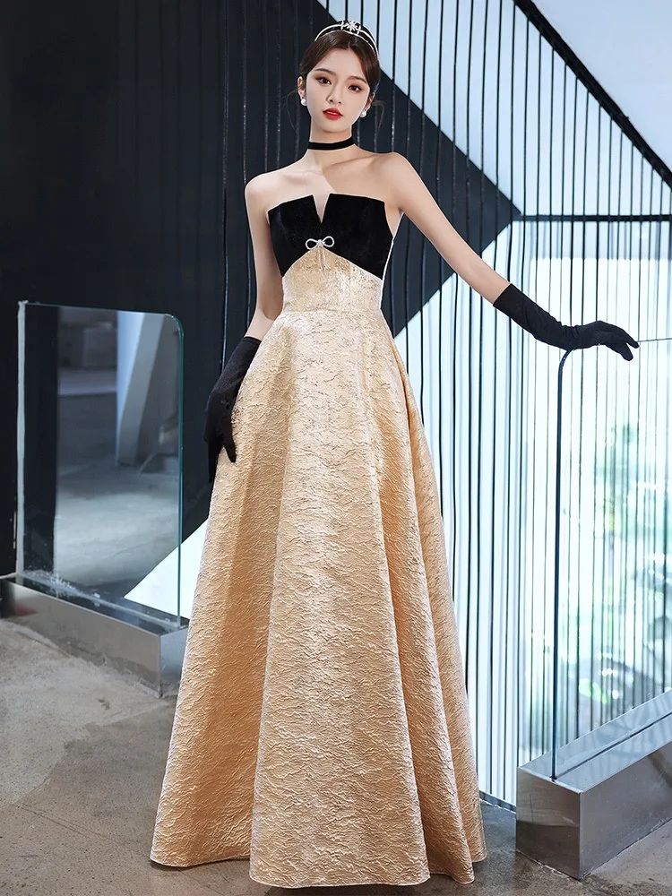 

Luxury Wedding Bridesmaid Dresses Strapless Sweetheart Velvet Pattern Tiered Gilded Embroidered A Line Evening Prom Gowns 2023