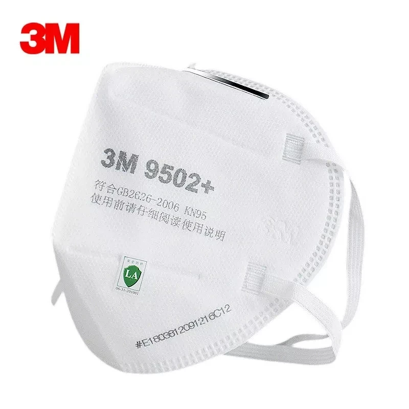 Personne portant un masque FFP2 3M 9501+ pour illustrer l'ajustement sur le visage.