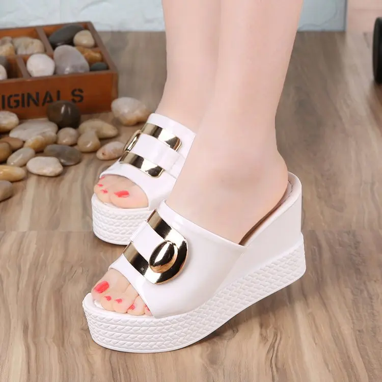 Slippers for Women Summer  Outdoor Platform Wedges Slides Ladies Chain High Heels Leisure Beach Slippers Chunky Sandals